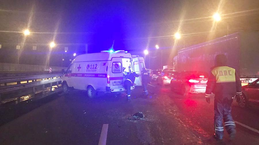 В крупном ДТП на Новорижском шоссе в Подмосковье пострадали пять человек<br />
