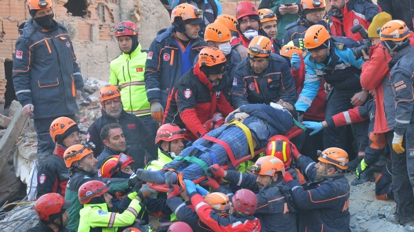 43 человека спасены из-под завалов после землетрясения в Турции