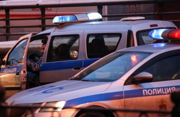 <br />
Труп мужчины нашли около отделения полиции в Москве<br />
