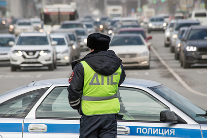 Автобус с российскими школьниками столкнулся с автомобилем и перевернулся